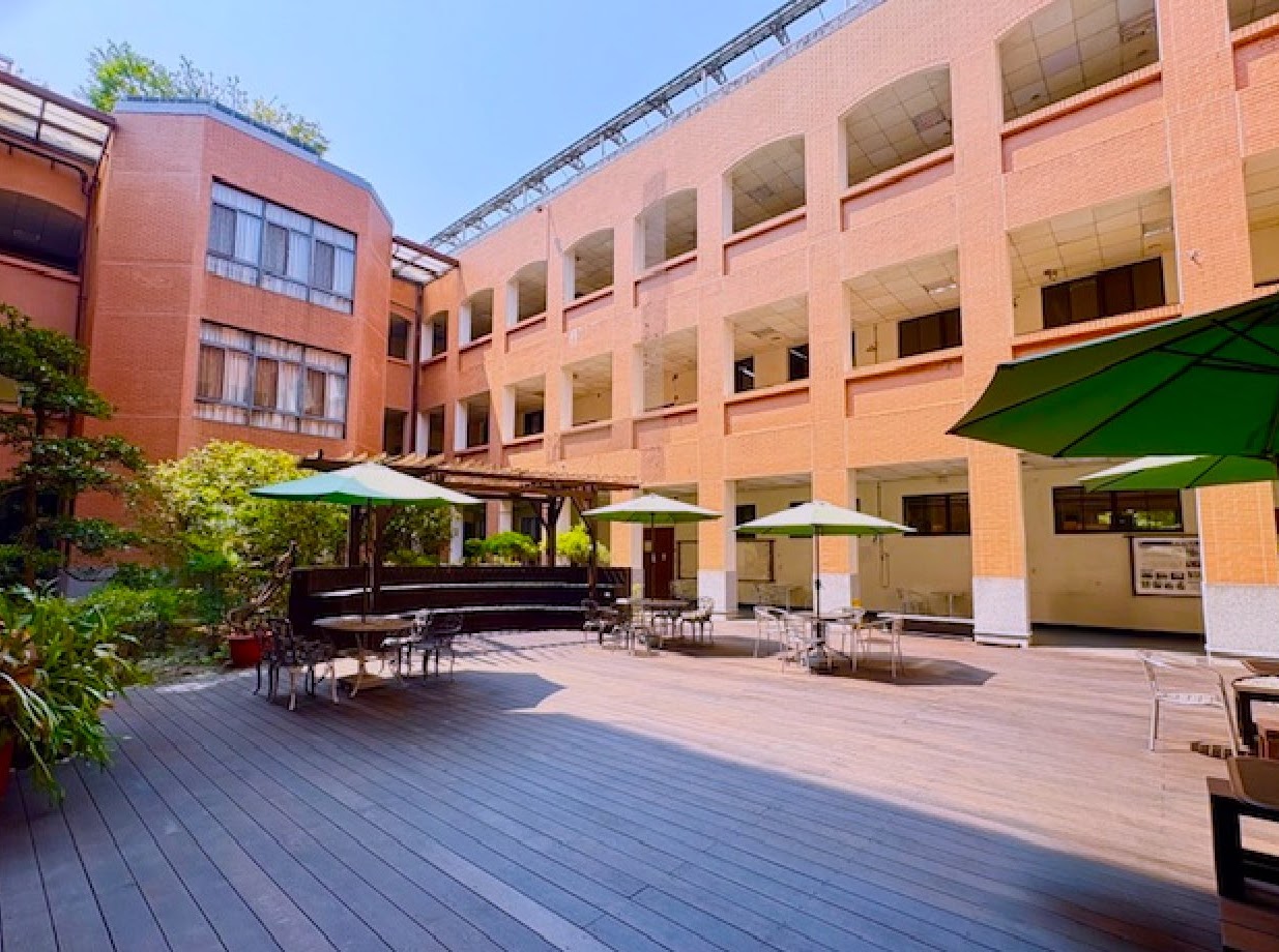 The IAMS Courtyard